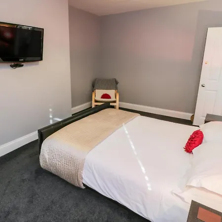 Sleeps 20 *