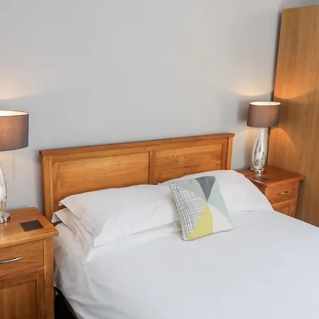 Sleeps 20 *