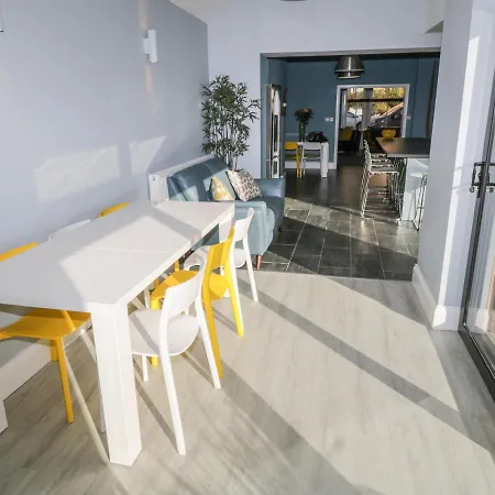 Ferienhaus Sleeps 20 *