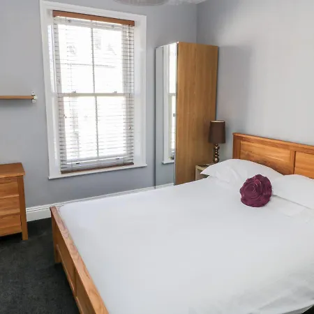 Sleeps 20 *